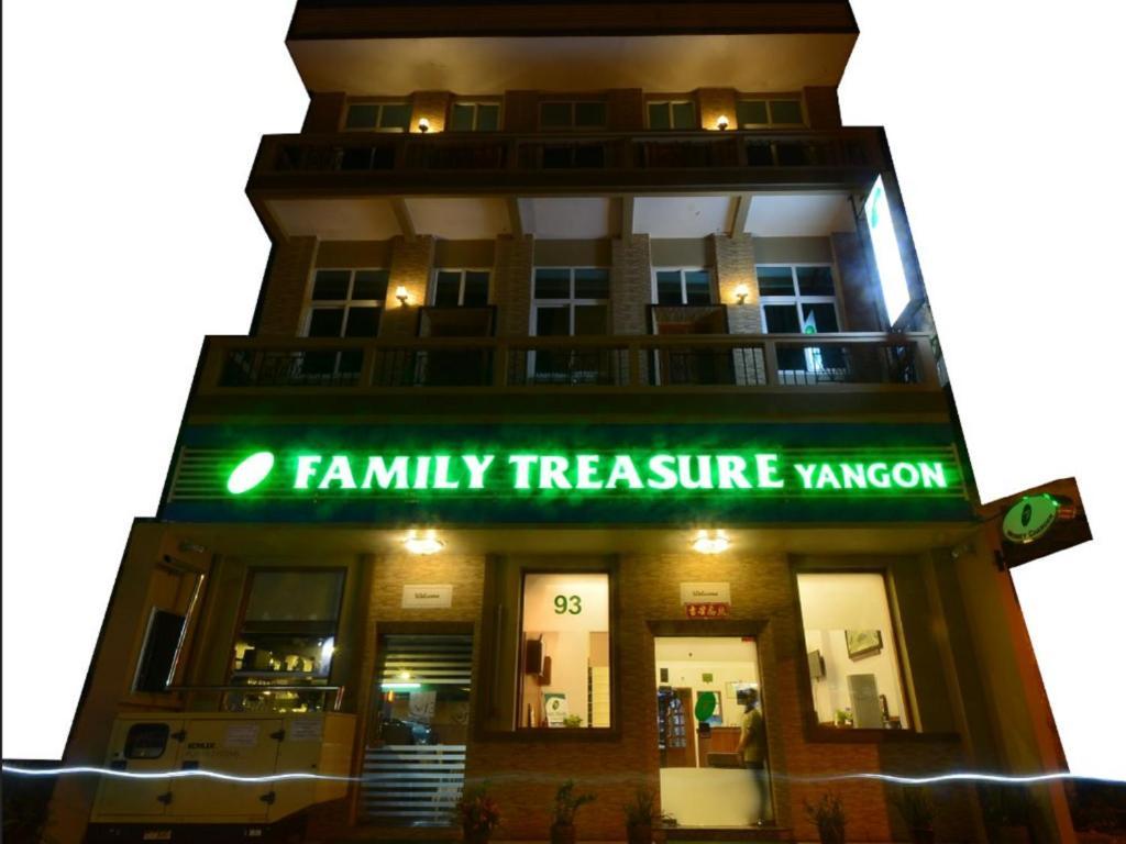 Family Treasure Yangon Hotel Buitenkant foto